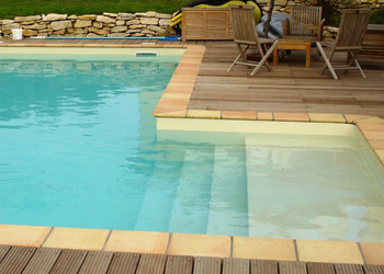 revetement escaliers piscine